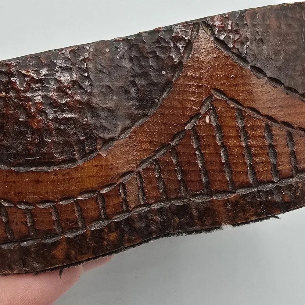 Beautiful Antique Vtg Hand Carved HEART Powder or TRINKET BOX‎ Floral